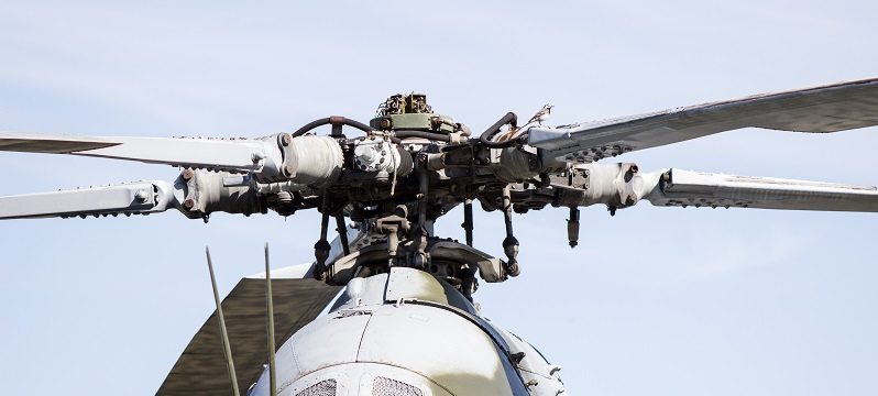 ヘリコプターの回転するヘリコプターのブレードのクローズ アップ