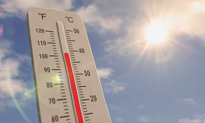 猛暑の建設労働者