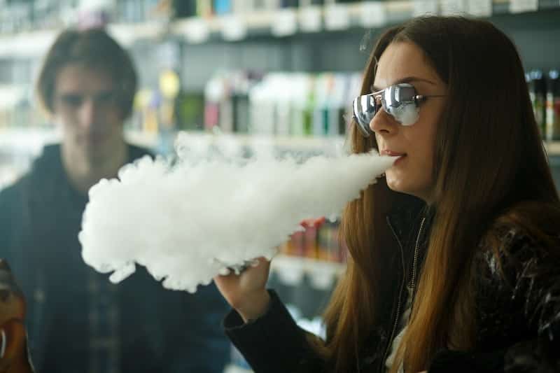E-Cigarette Maker Apologizes for Teen Vaping ‘Epidemic’